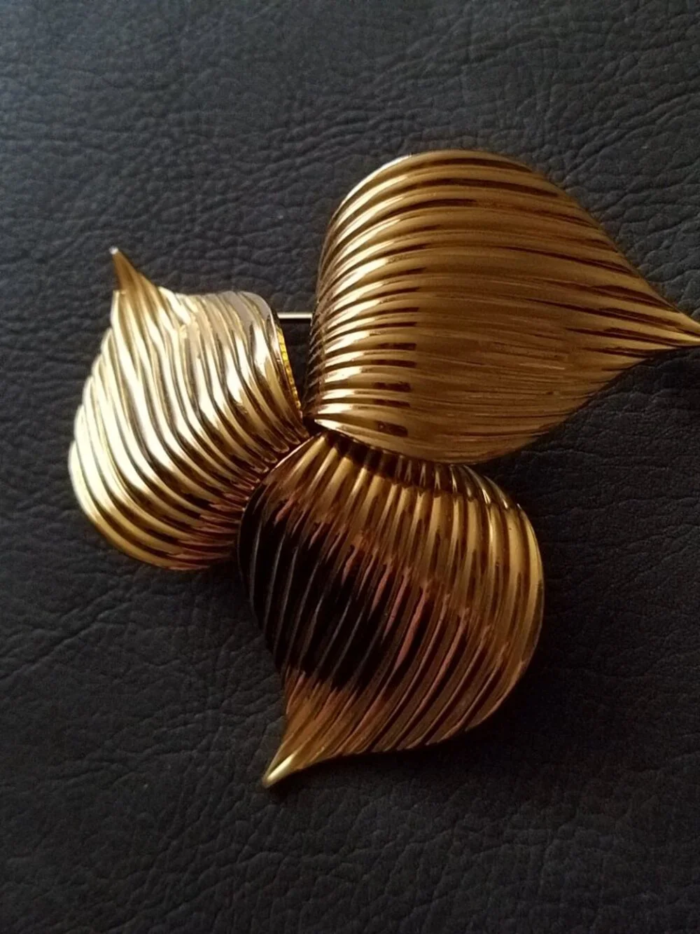 Vintage Sarah Coventry Trillium Goldtone Brooch